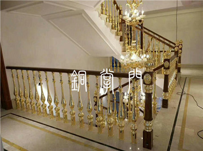 銅欄杆，第一眼便已經喜歡上了！